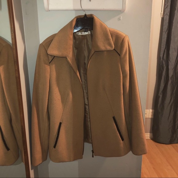 Light coat - Picture 3 of 3